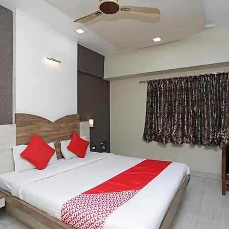 Oyo 2917 Hotel Garima Pune Bagian luar foto