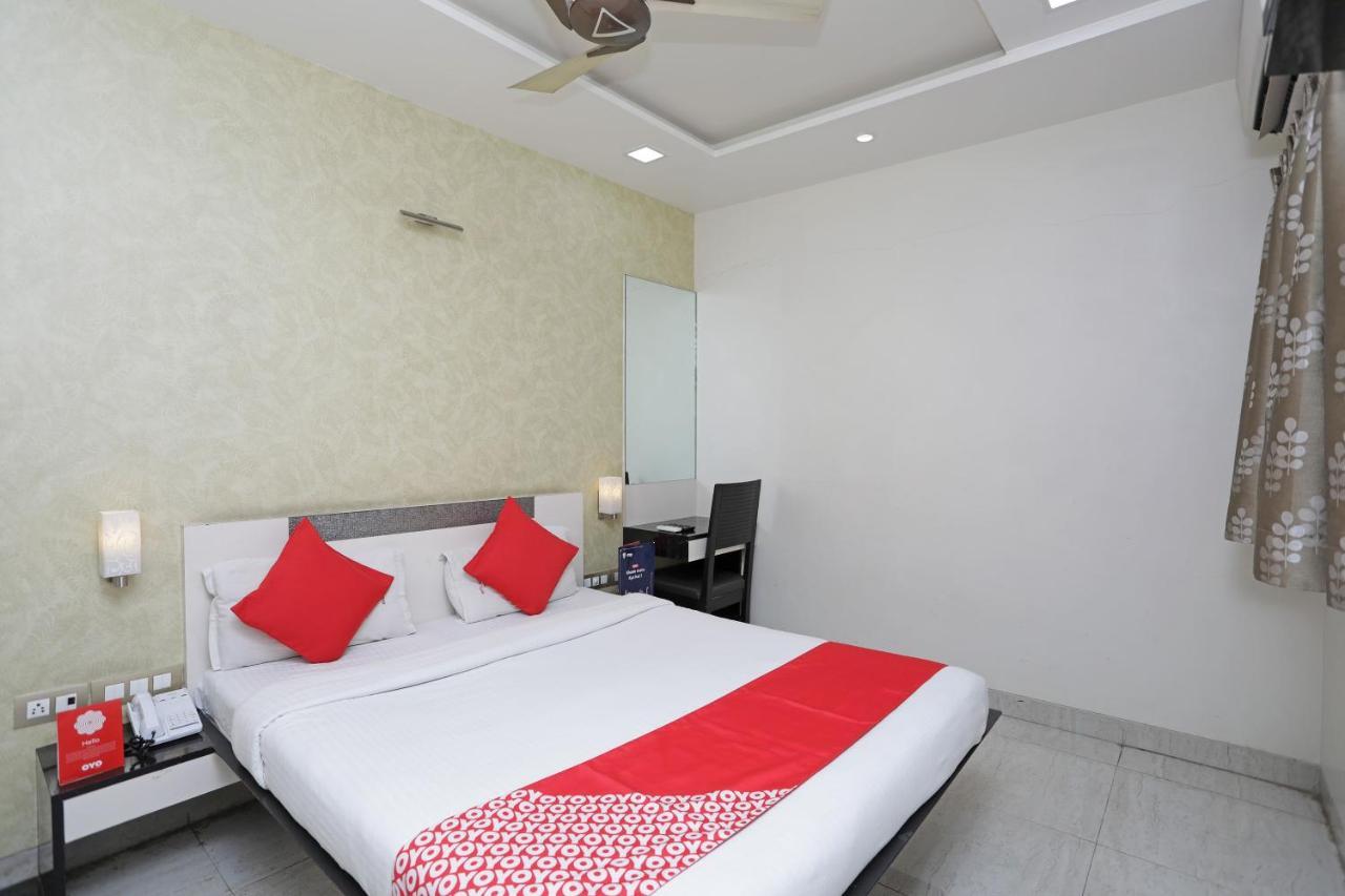 Oyo 2917 Hotel Garima Pune Bagian luar foto