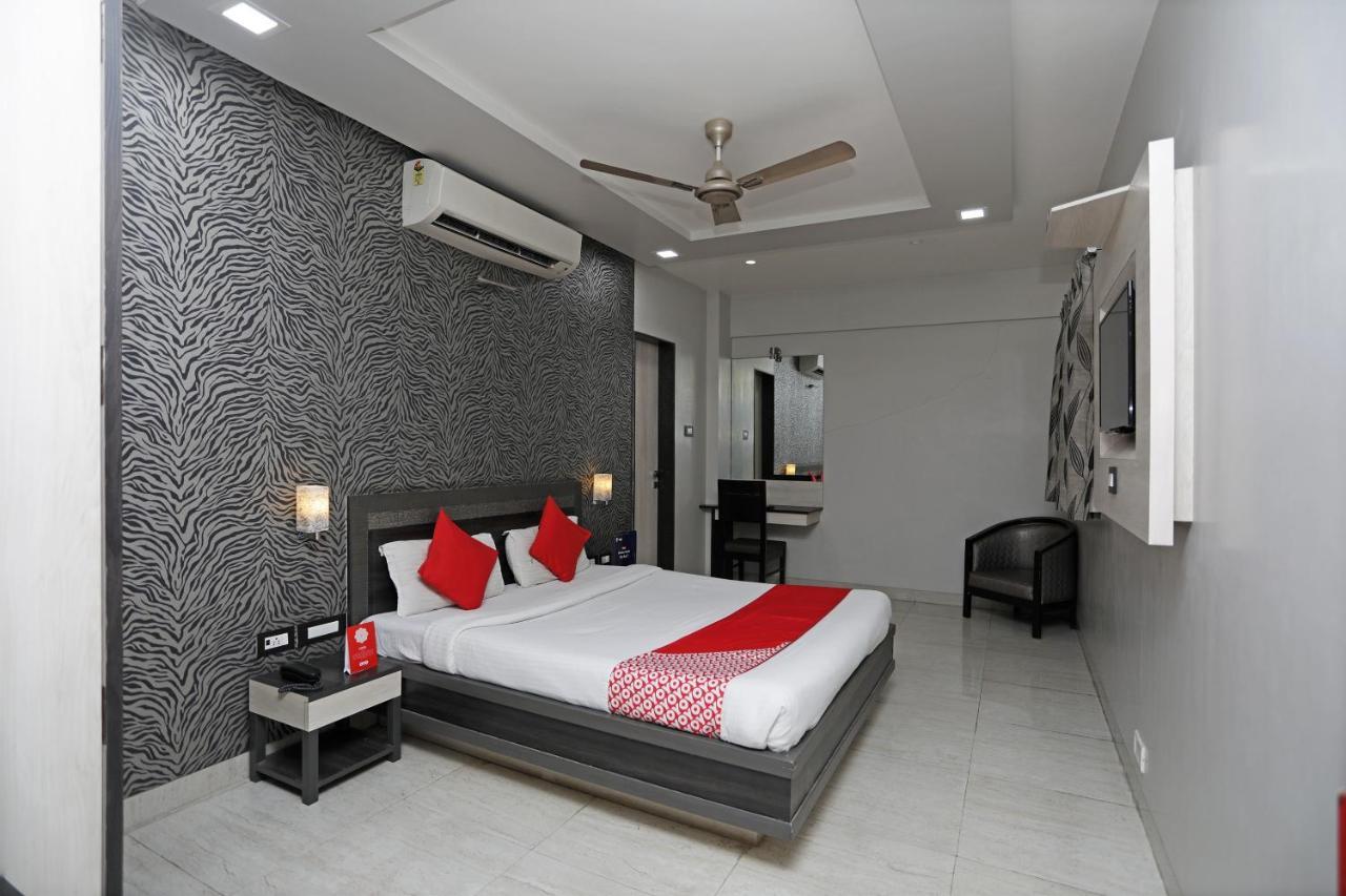 Oyo 2917 Hotel Garima Pune Bagian luar foto